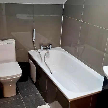 Supervalue Suite 10 - Fast Wifi, Hotel Linen, Keyless Entry, City Only 10 Mins - By Property Promise Cardiff Exterior photo