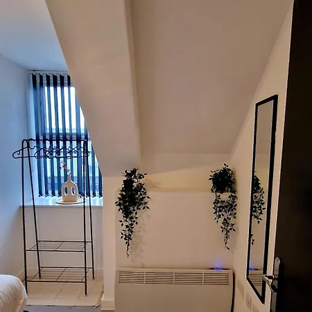 Supervalue Suite 10 - Fast Wifi, Hotel Linen, Keyless Entry, City Only 10 Mins - By Property Promise Cardiff Exterior photo