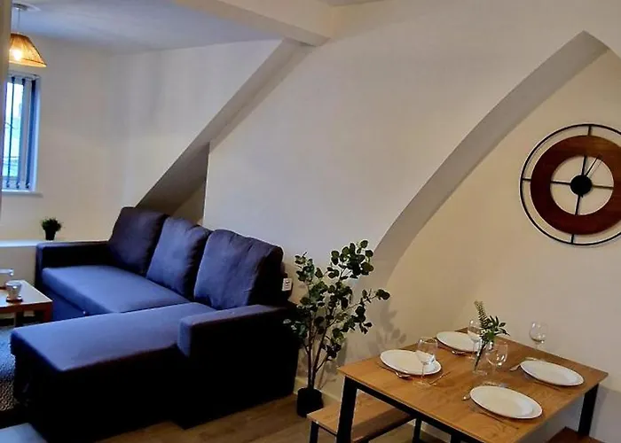 Supervalue Suite 10 - Fast Wifi, Hotel Linen, Keyless Entry, City Only 10 Mins - By Property Promise