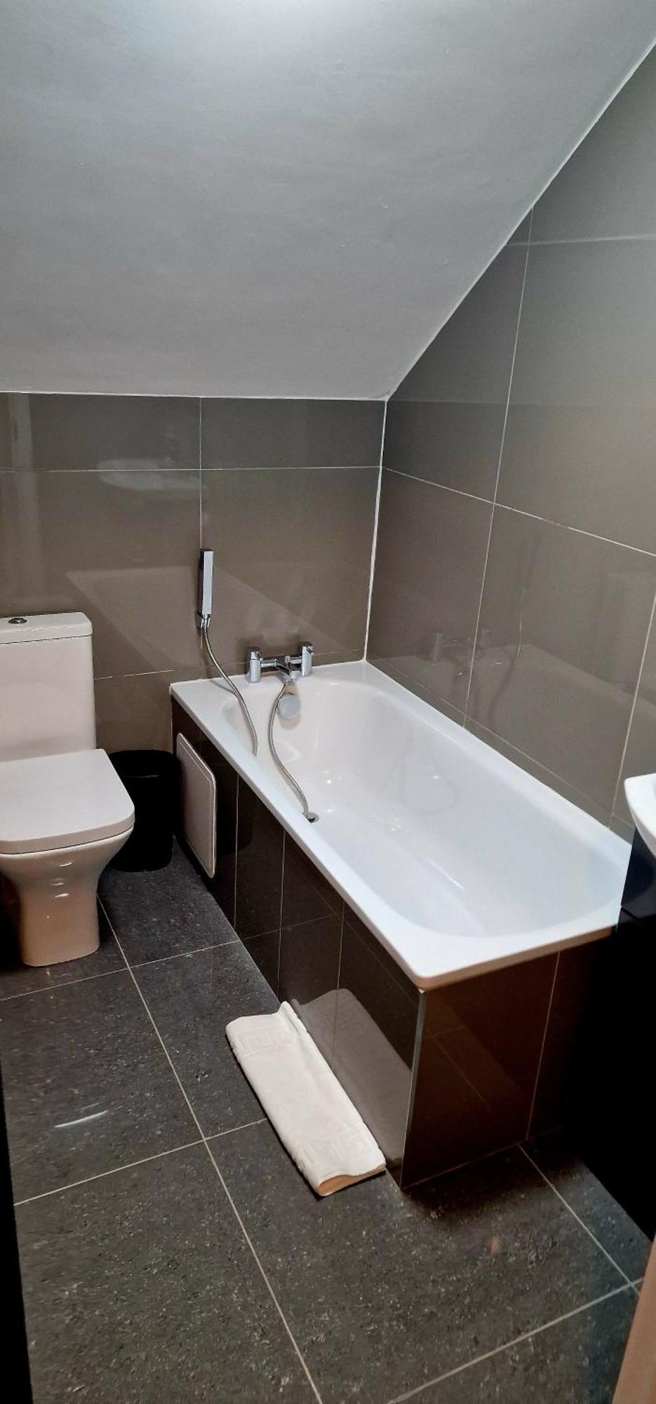 Supervalue 10 - Fast Wifi, Linen, Keyless Entry, Only 10 Mins - By Promise